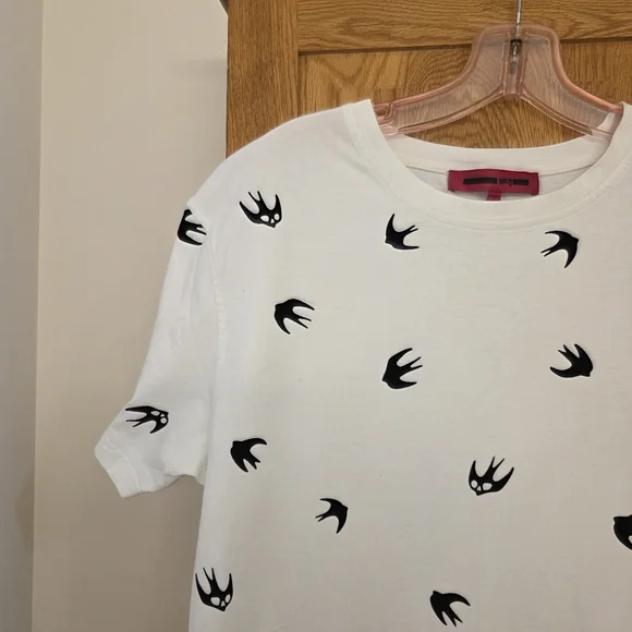 MCQ BY ALEXANDER McQUEEN | Signature Swallow Print Longline Shirt – Size Large - Picture 3 of 5